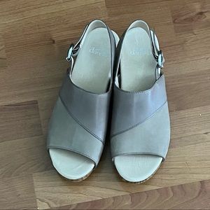 Dansko Madalyn size 9 new without tags